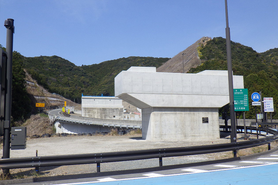 すさみ串本道路江住川橋ﾗﾝﾌﾟ橋AR1橋台下部他工事